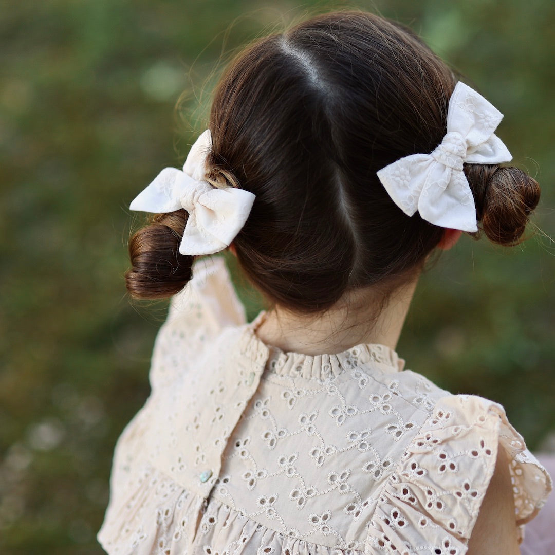 pinwheel bow hair clip - cream broderie
