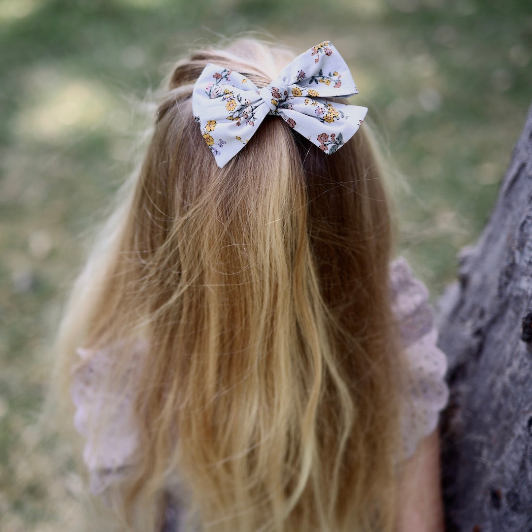 pinwheel bow hair clip - dove grey geranium floral