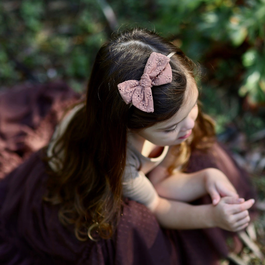 pinwheel bow headband - mocha broderie