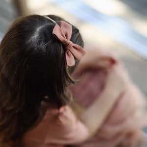 pinwheel bow headband - sepia linen