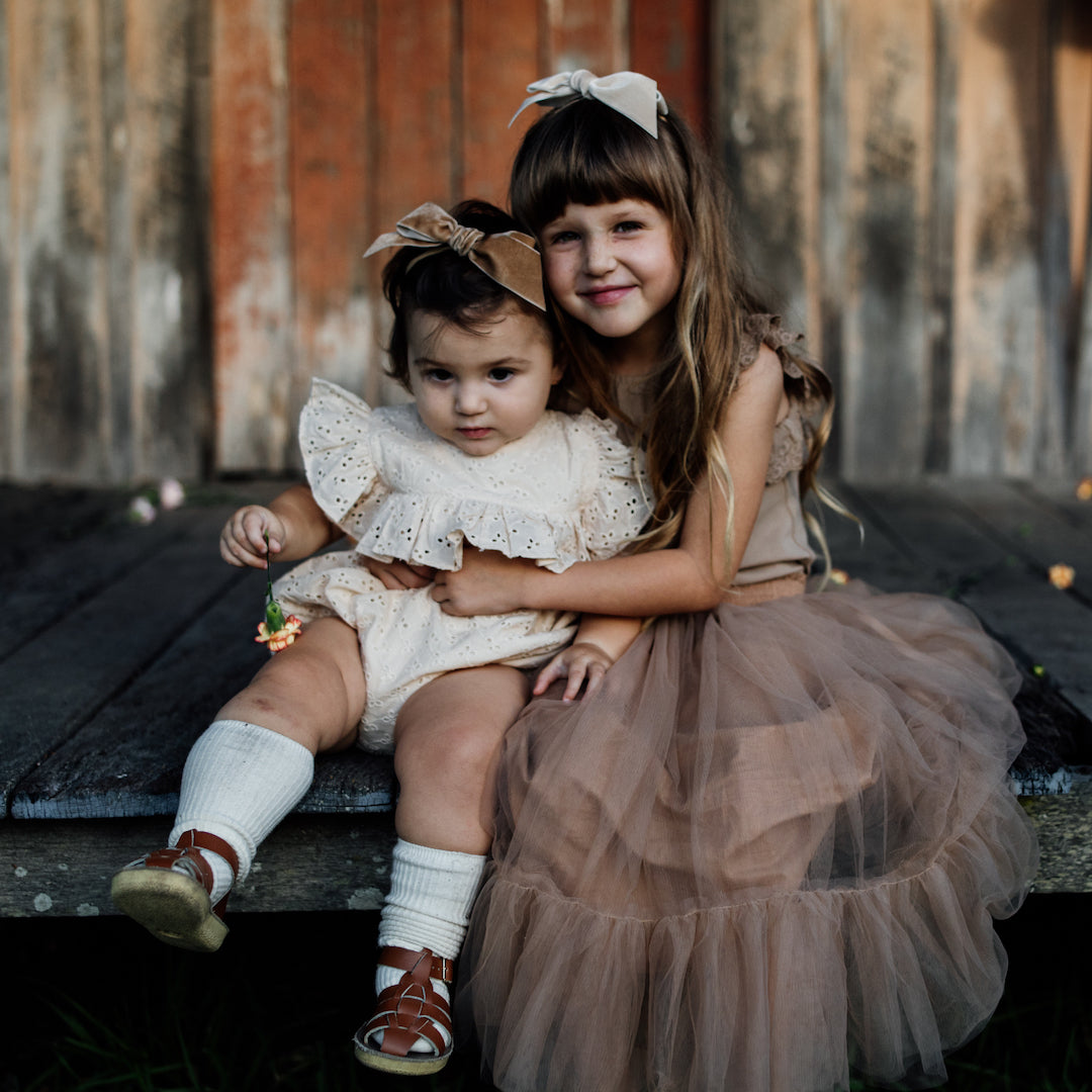 deluxe bow headband - latté velvet